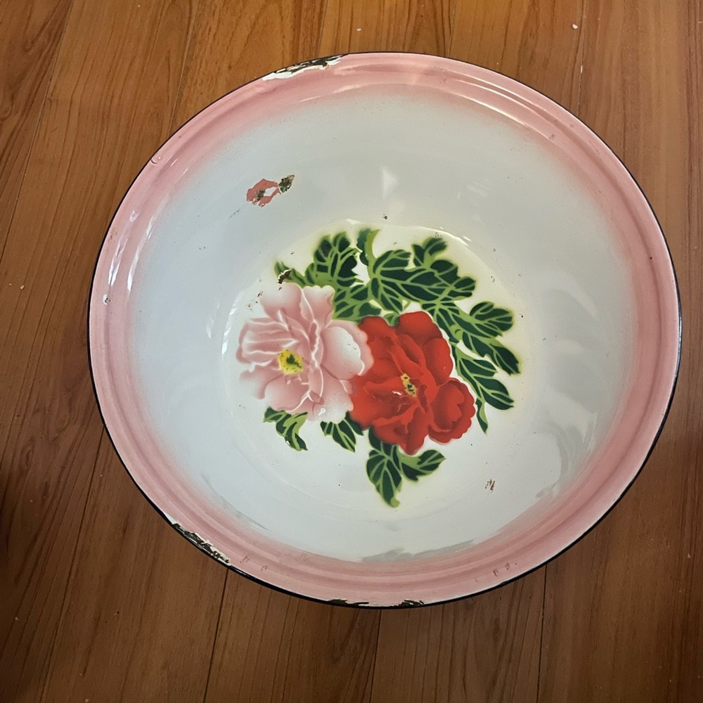 Vintage to 1950s Chinese was basin